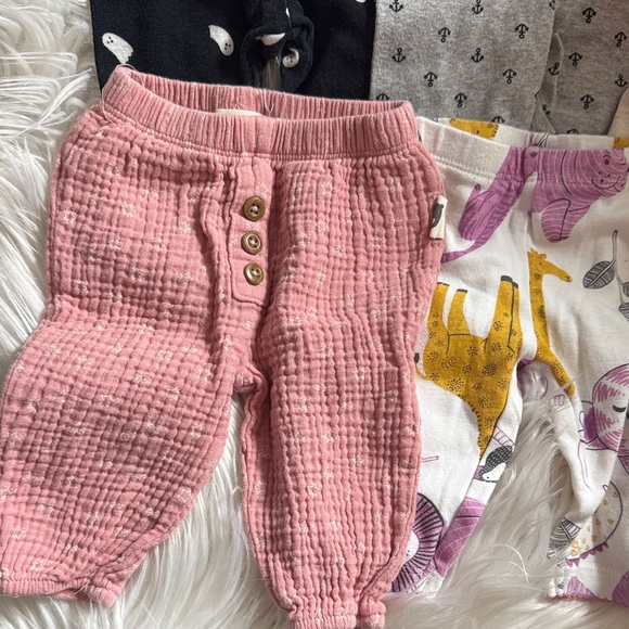 6 Pairs of 0-3 Month Baby Pants - Picture 2 of 4